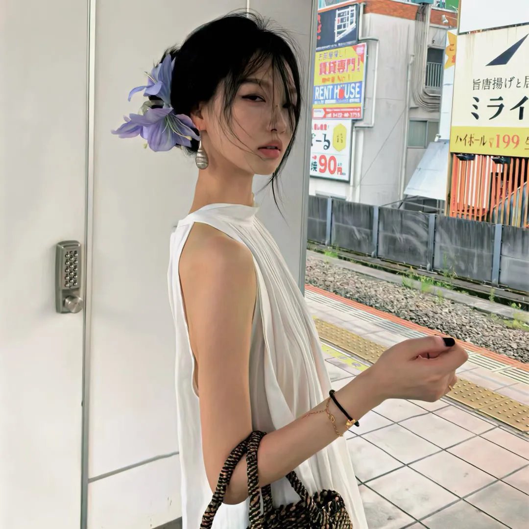 男孩超级白